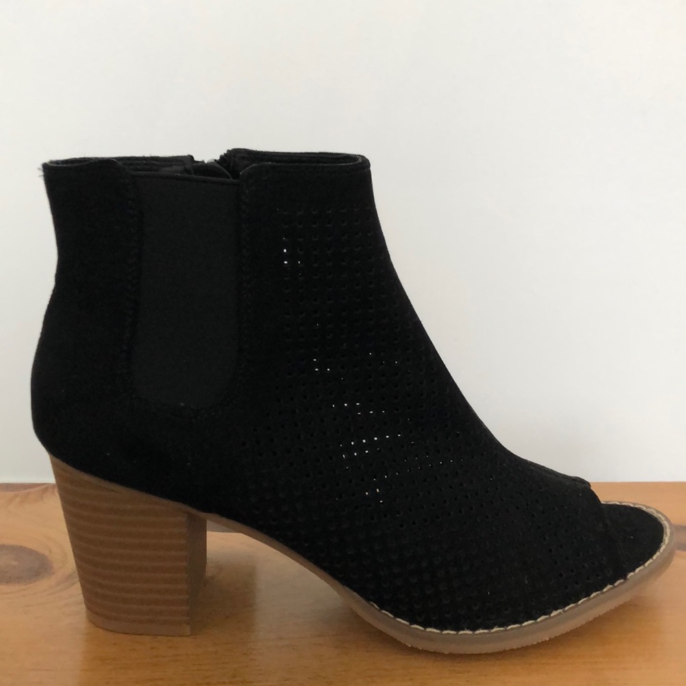 BRAND NEW WITH TAGS! black peep toe booties